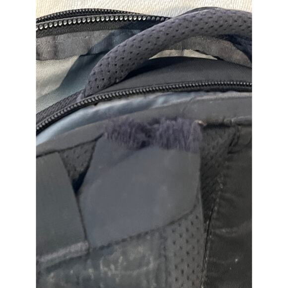 The North Face Recon Black Backpack - Picture 6 of 6